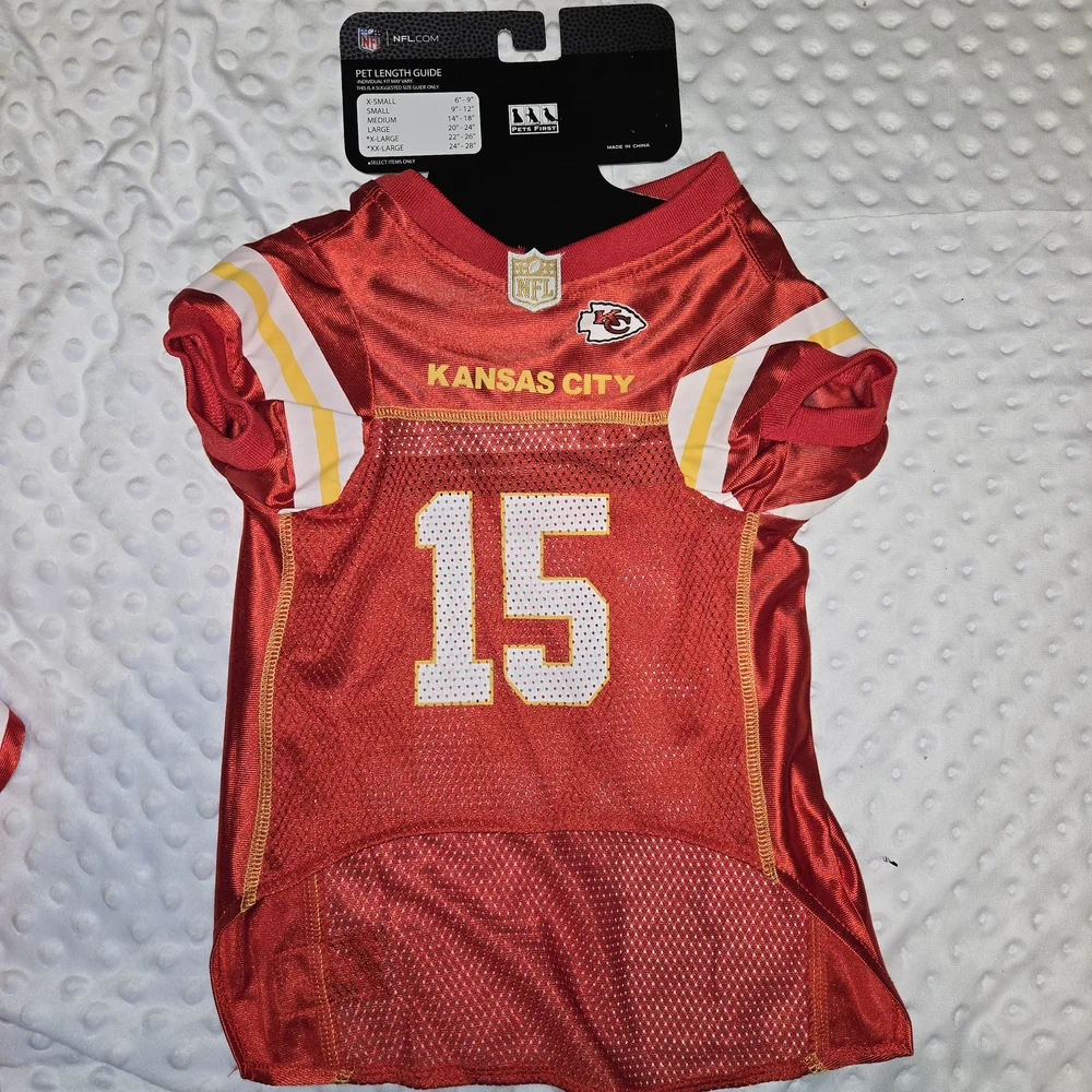NFL Mahomes Red Pet Jersey with White and Yellow Accents Sz M NWT